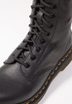 Dr. Martens 1B60 20 Eye Boot - Lace-Up Boots - Black -Fashion Shop 0b13170456624e9aacdce490a2075b60