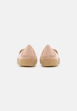 Clarks Barleigh Low - Trainers - Pale Peach -Fashion Shop 135ed3043ab14cd48d137f8b4dc2c792