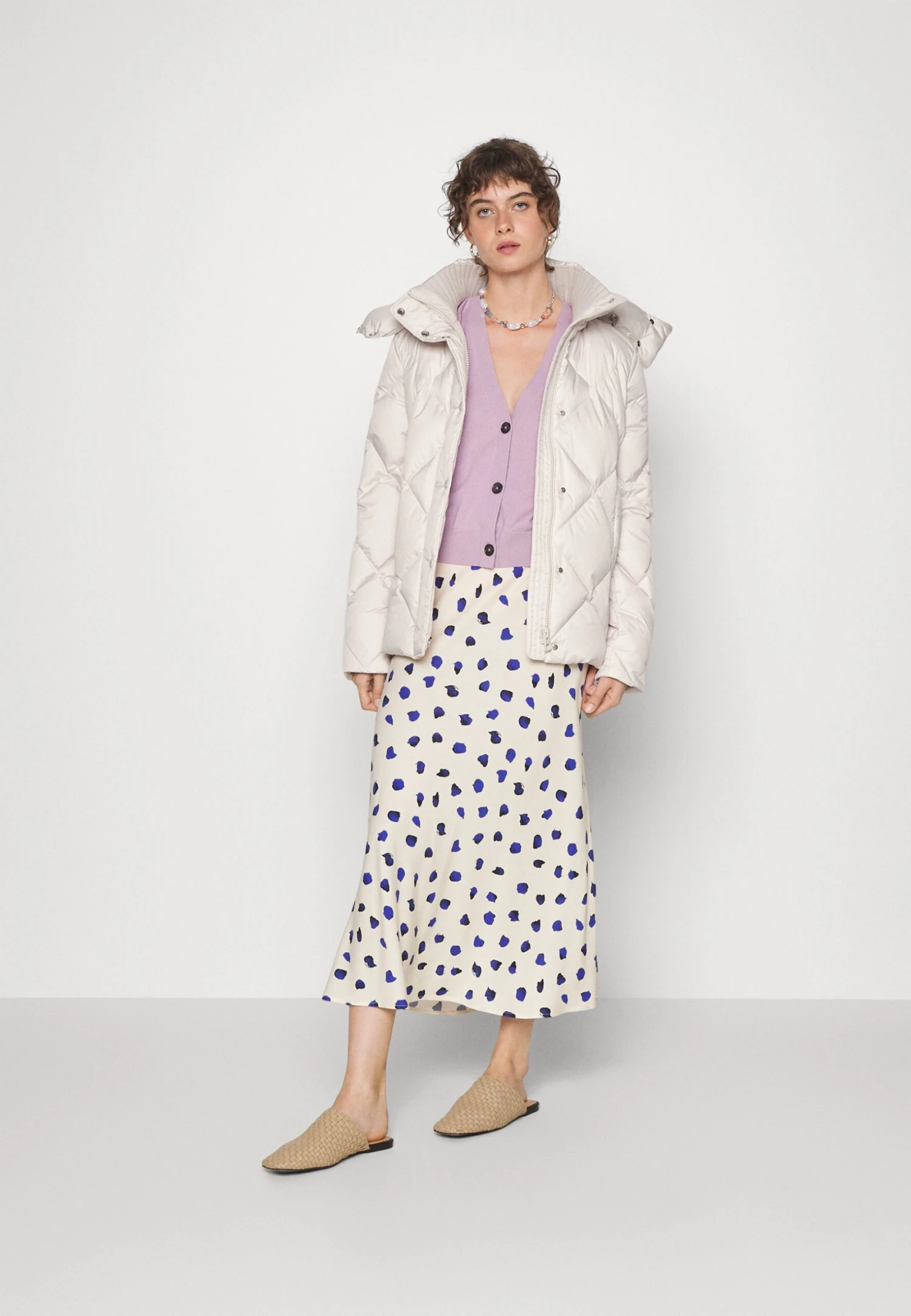 Marc O'Polo Diamond Quilting Detachable Hood Welt Poc - Down Jacket - Chalky Stone 4 Marc O'Polo Diamond Quilting Detachable Hood Welt Poc - Down Jacket - Chalky Stone - Image 2