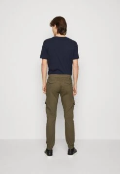 Indicode Jeans Javier - Cargo Trousers - Army 10 Indicode Jeans Javier - Cargo Trousers - Army -Fashion Shop 34ae650abeb44a6297d1ff44eb08f828
