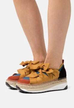 FREE PEOPLE Chapmin- Casual Lace-Ups - Rust