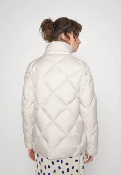 Marc O'Polo Diamond Quilting Detachable Hood Welt Poc - Down Jacket - Chalky Stone 12 Marc O'Polo Diamond Quilting Detachable Hood Welt Poc - Down Jacket - Chalky Stone -Fashion Shop 5d608c7a9e8b4cf2a9e8b6212c69d85a