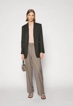 By Malene Birger Essentials Porter - Short Coat - Black -Fashion Shop a2e2474ab30d4db6a10d40d9ffb27be6