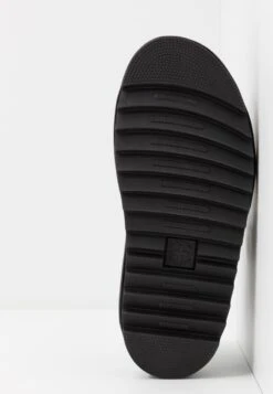 Dr. Martens Voss - Platform Sandals - Black -Fashion Shop cd314b7fb0af4577a0c27084d0208dae