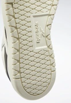 Reebok Classic Club C Double - Trainers - Chalk Core Black Chalk -Fashion Shop d8dfe14584004d46b91e3e5f32392c07