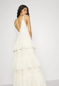 Needle & Thread ExclusiveCandice Gown - Occasion Wear - Cream -Fashion Shop e4087b176a664207802cce180b1ce91f