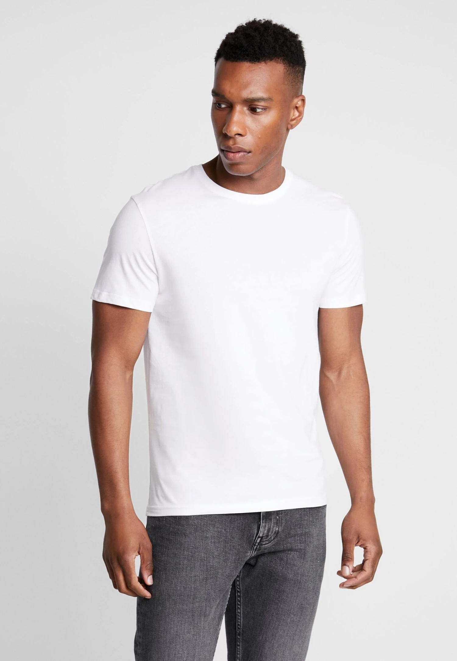 Pier One 3 Pack - Basic T-Shirt - White 5 Pier One 3 Pack - Basic T-Shirt - White - Image 3