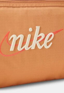 Nike Performance Gym Club Retro - Sports Bag - Amber Brown/Bright Crimson -Fashion Shop f7afe1eab428496abd7651dae3c56b8a