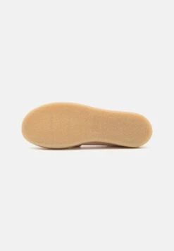 Clarks Barleigh Low - Trainers - Pale Peach -Fashion Shop fa691900785a493b914dbfdb5403564d